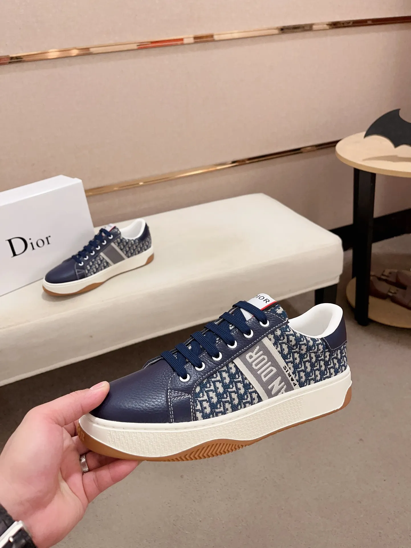Factory price: 420💰[Dior·Dior] New casual sports style men's shoes, new spring and summer design, perfect workmanship, lace-up lazy style to create wardrobe quality, upper: imported first-layer cowhide, sheepskin lining is soft and comfortable, ultra-light TPU wear-resistant outsole, simple, versatile fashion men's shoes, excellent color code number 38--44. (Can be customized for 45 non-refundable)